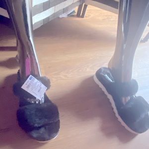 Ugg NWT Koolaburra Black Fur slippers